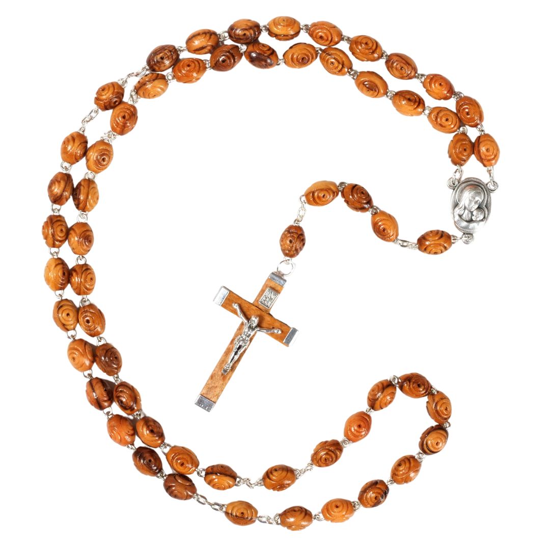 Rosenkranz aus Olivenholz mit verzierten Perlen (50 cm) | Gebetskette mit Kreuz als Geschenk zur Taufe, Kommunion & Firmung