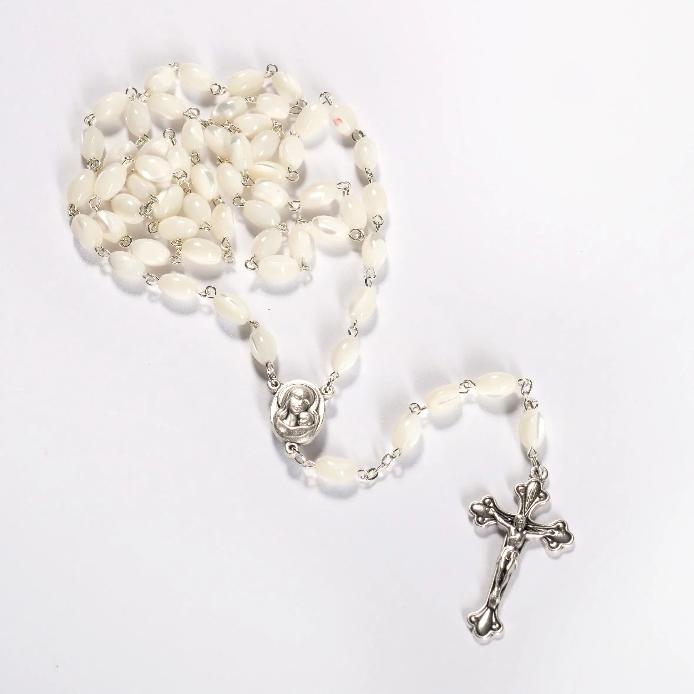 Rosenkranz mit ovalen Perlen aus Perlmutt 55 cm handgemacht und
